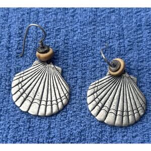 LAUREL BURCH Seashells Scallops Beach Shells DANGLE DROP EARRINGS Silver Tone